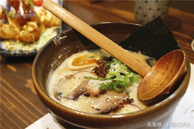 走进一家兰州拉面,走进一家轻食店