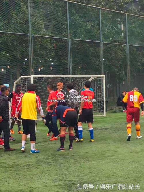 鹿晗踢球被范志毅夸,鹿晗踢球砸到脸吗