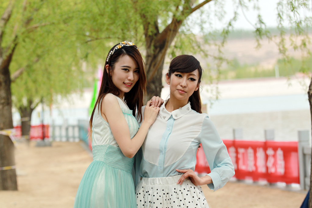 遇到宜昌才女，他就像久蕴的渠水被一下子打开闸门，瞬间一泻千里