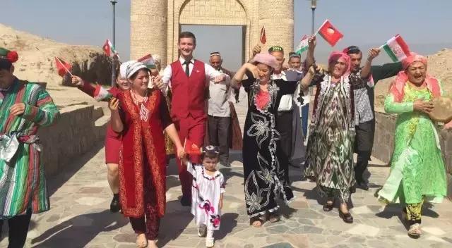 讲七门语言、通十八般舞艺｜宁诺这名翻译小鲜肉酷毙了！