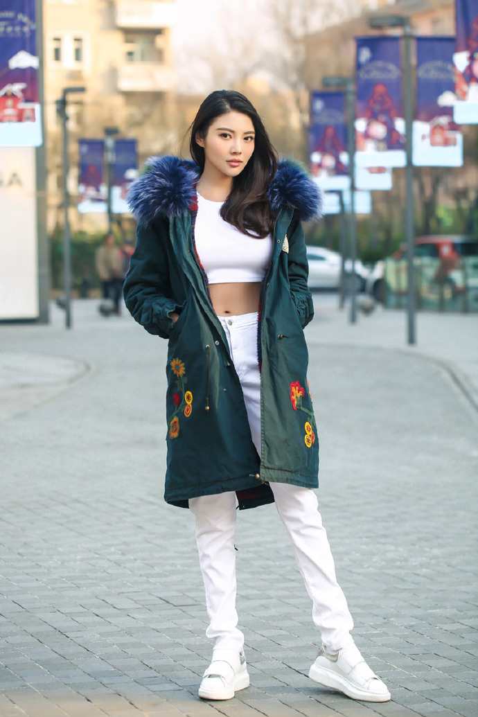 大嫂徐冬冬最新街拍,徐冬冬黑白羽绒服