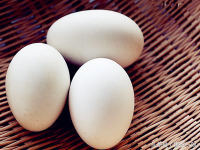 孕妇可以吃鹅蛋配蜂蜜吗,孕妇吃鹅蛋可以喝鹅蛋汤吗