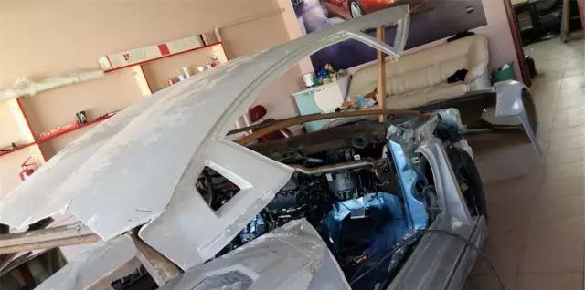 无敌了！穷小伙打烂标致406，改装成法拉利，*博兰**基尼