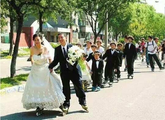 农村最有特色的接亲车队,城里人真会玩迎亲视频