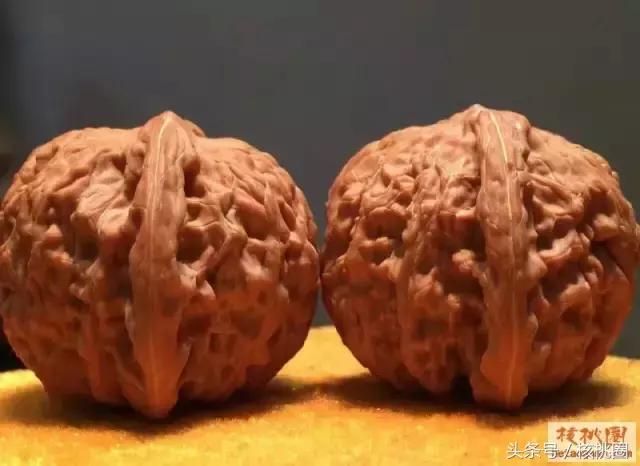 圆润的磨盘狮子头,文玩核桃磨盘狮子头有什么特征