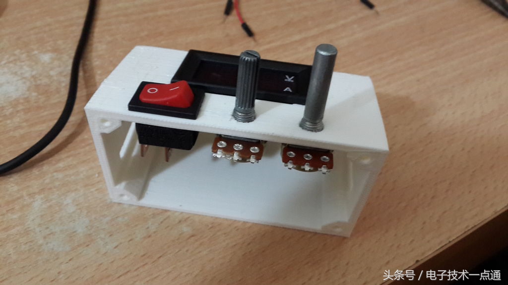 自制一个简单直流电源,自己动手制作一个简易电源