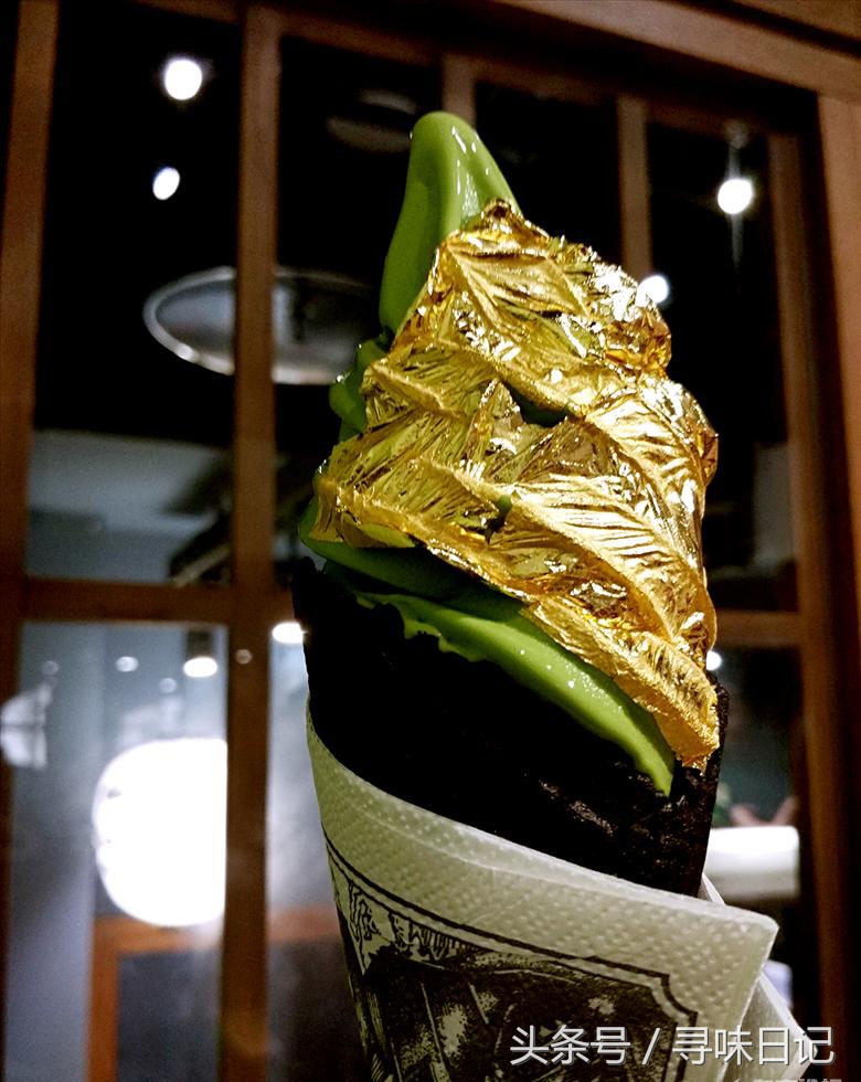 日本的金箔冰淇淋,吃货们吃能拉丝的冰淇淋