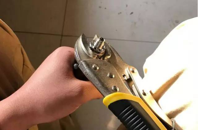 锁死只能*力暴**强拆？其实方法还有很多！