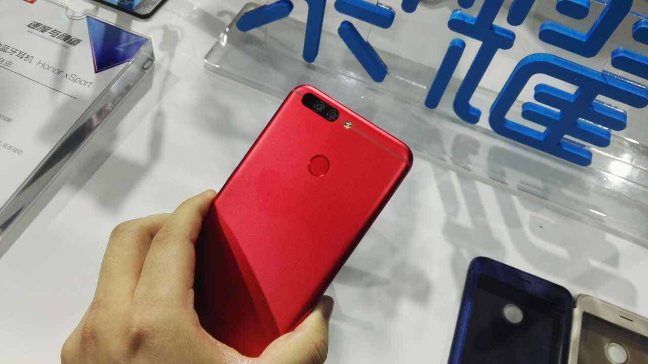 为什么荣耀v9会搭载一块2k屏,2020年v9麒麟960吃鸡