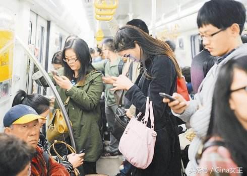 低头族脖子弯了怎么矫正,低头族脖子僵硬训练缓解