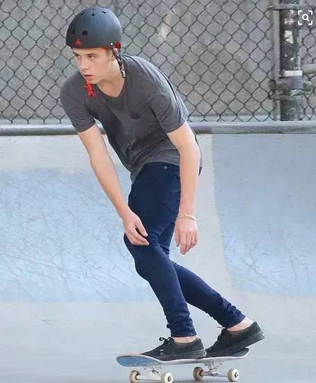 滑板必会的十个动作,滑板新手课堂