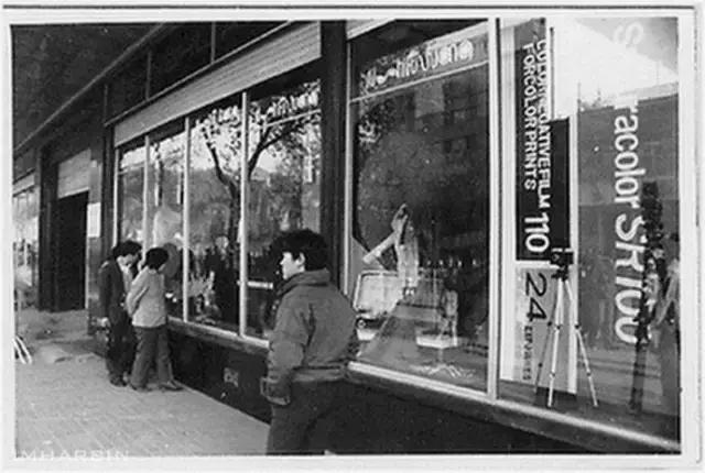 “格调如此独特,真不容易”!—曾被全国瞩目的秋林公司橱窗广告