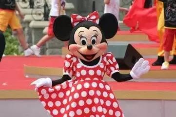 喜欢蝴蝶结的男孩,小男孩穿裙子戴蝴蝶结