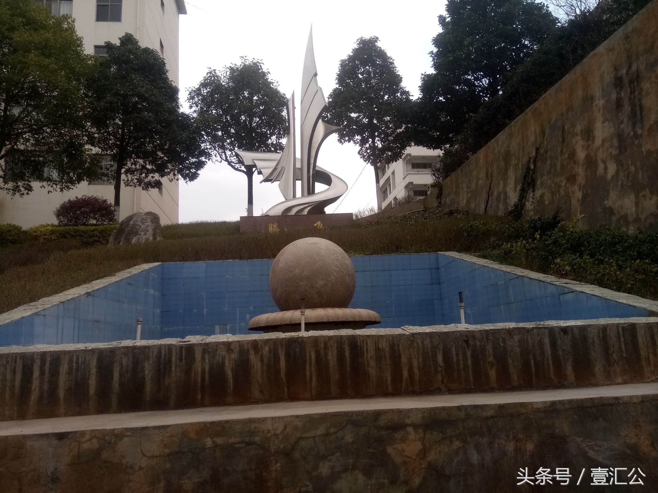 少小离家老大回的情景,少小离家老大回不是乡音未改吗