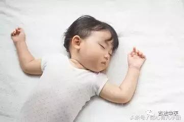 孩子在幼儿园害怕睡午觉该怎么办,宝贝在幼儿园午睡入睡晚