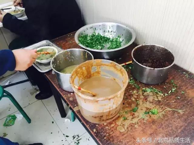 一天1万个都不够，这个北京爷们用40年创造了麻酱烧饼的传奇！