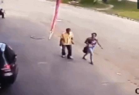 后面的那个小胖子，知道你很可爱，快走开我还要拍照呢！