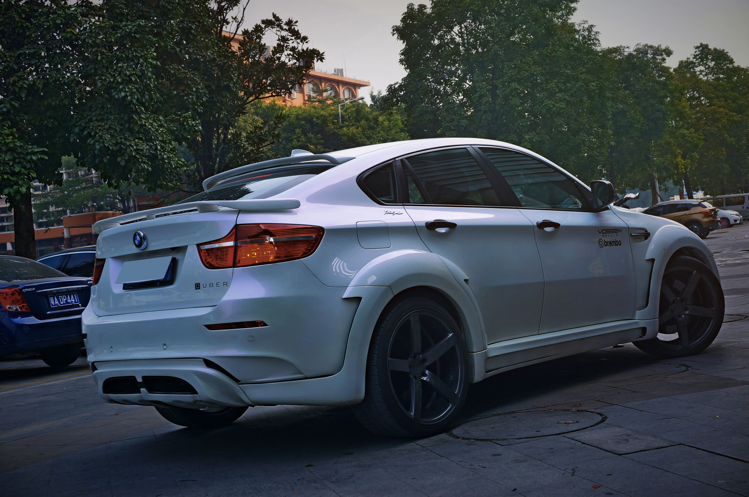 老款宝马x6改大灯和前后包围,宝马x6内外老改新改装案例