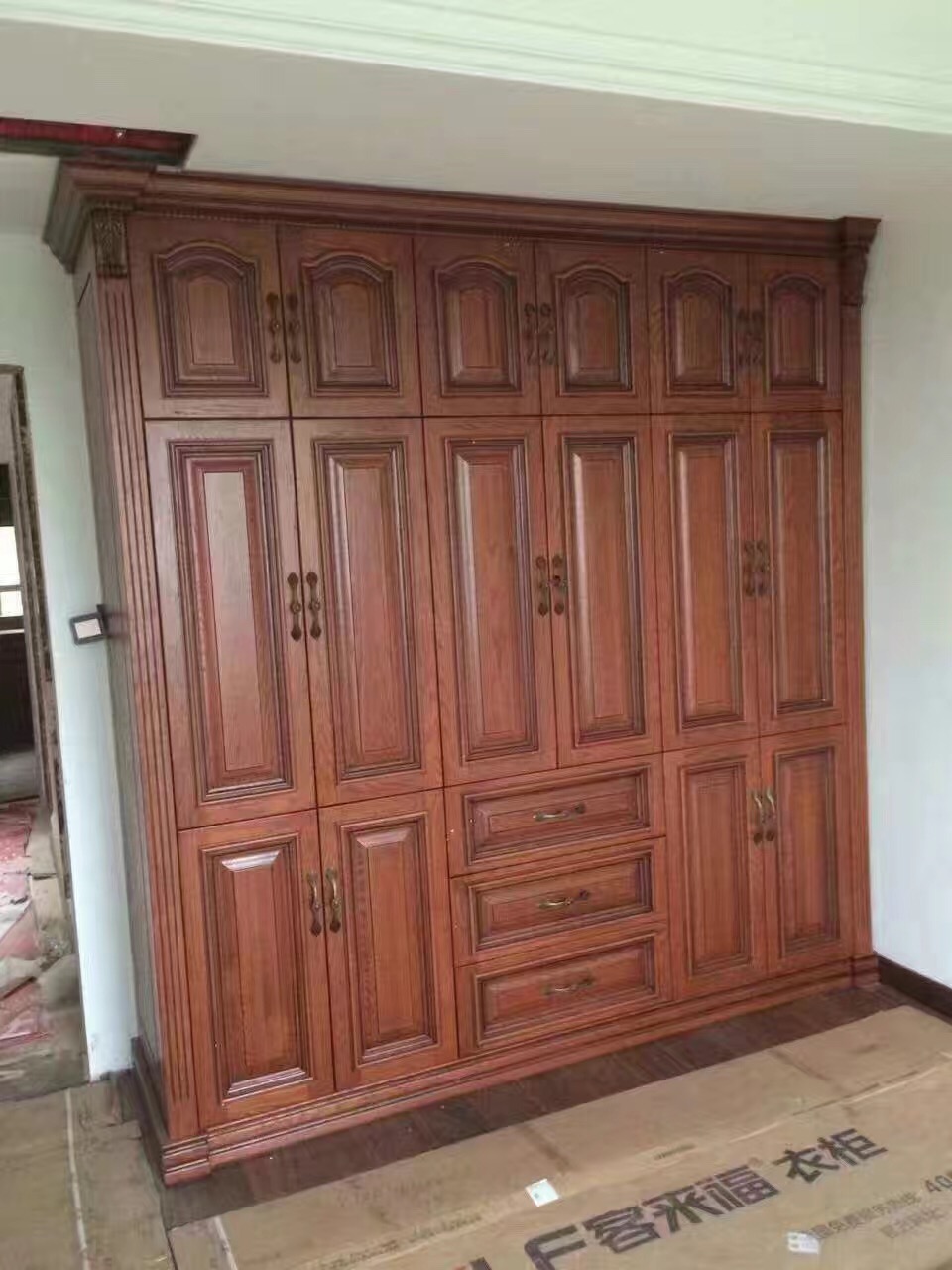 衣柜实图施工,衣柜工人安装视频