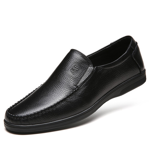 一双高级感皮鞋优雅得体,一双精致的皮鞋