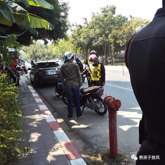 能在异国被警察抓也没谁了吧？这是我的清迈，和你去的不一样！