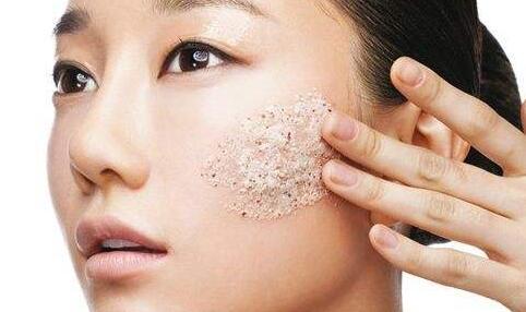 敷面膜坚持多久可以有效改善肌肤,香蕉蛋黄牛奶面膜适合怎样的肤质