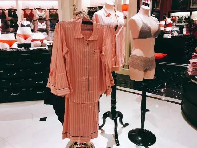 探店！成都维秘旗舰店深度揭秘，愿今晚你们都是天使！