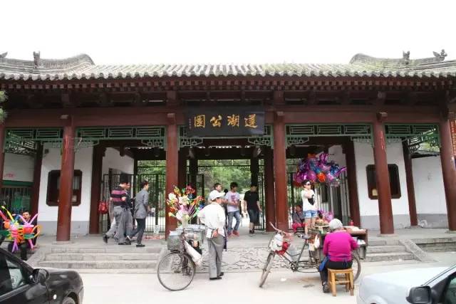 西安莲湖公园为啥叫莲湖公园,莲湖公园为什么叫莲湖公园