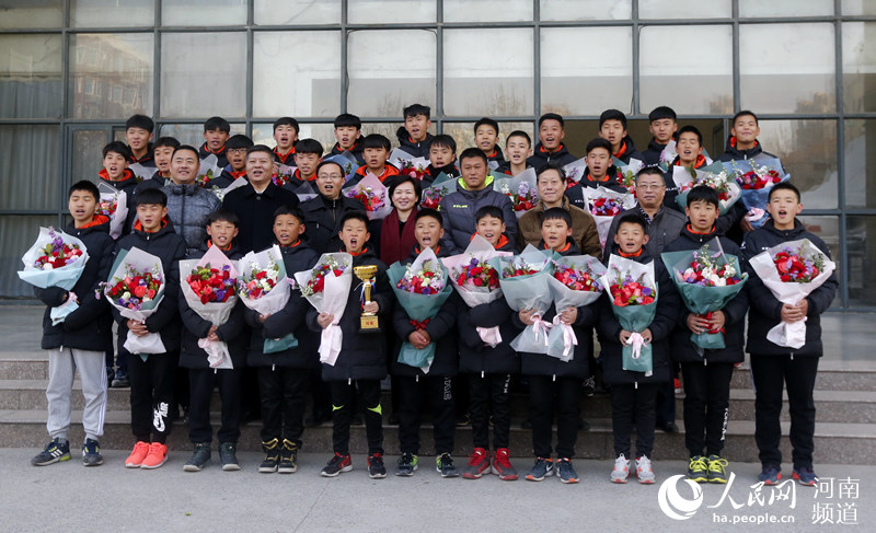 学霸多足球也玩转河南省实验中学夺全国双冠