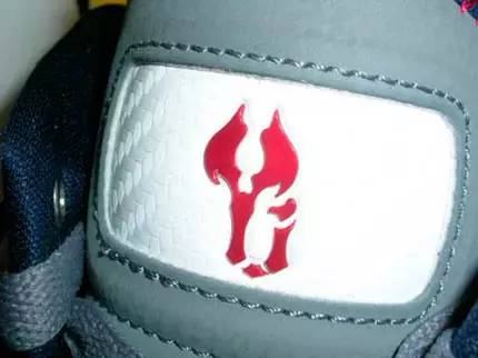 耐克logo设计师名字大全,耐克的logo设计