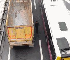 后面的那个小胖子，知道你很可爱，快走开我还要拍照呢！