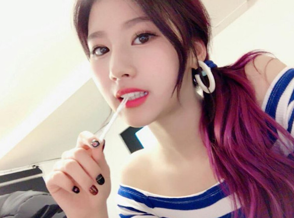 sana和twice合照,twicesana可爱表情