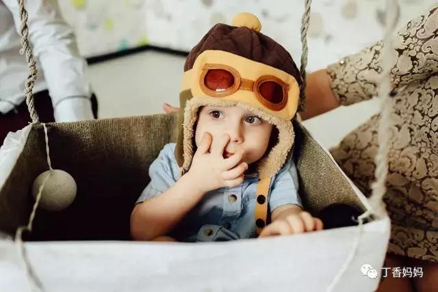 孩子挖鼻子有什么症状,提醒家长千万不要让孩子挖鼻子