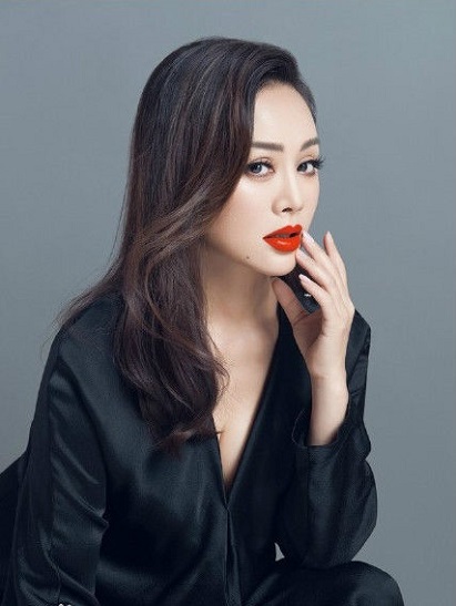 与姜文因爱生恨后怒嫁外国老公，她现在《大秦帝国》里大放异彩