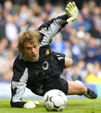 欧洲联赛足球黄油手,足球十大经典黄油手