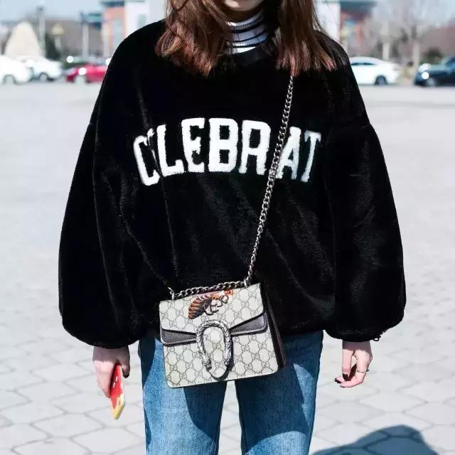 报告老师，中州大学的学生不好好穿衣服！