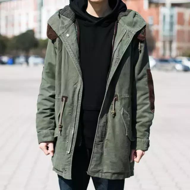 报告老师，中州大学的学生不好好穿衣服！