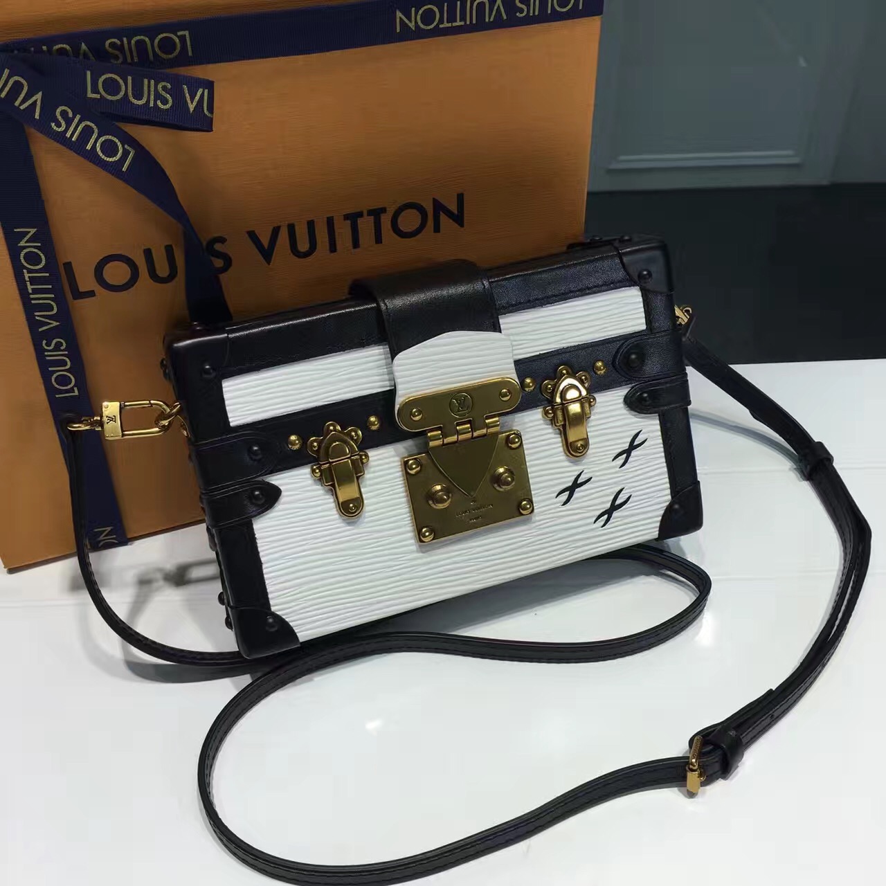 lv这款包多少钱,lv这款包的二手行情