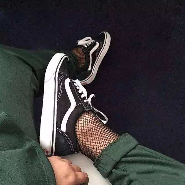 杨幂与超模肯豆合影,杨幂和肯豆衣服试穿