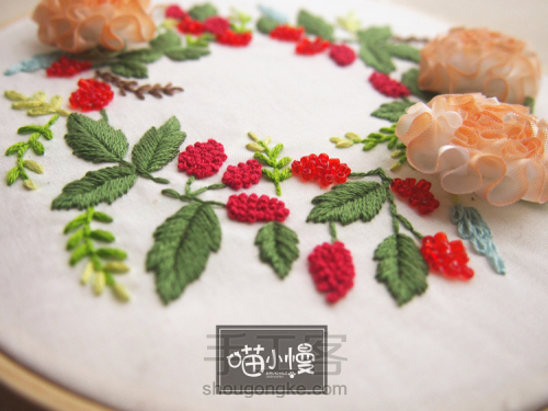 覆盆子花环刺绣