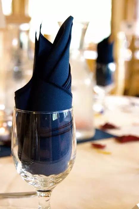 餐桌上餐巾的正确摆法,餐桌礼仪碗筷的使用