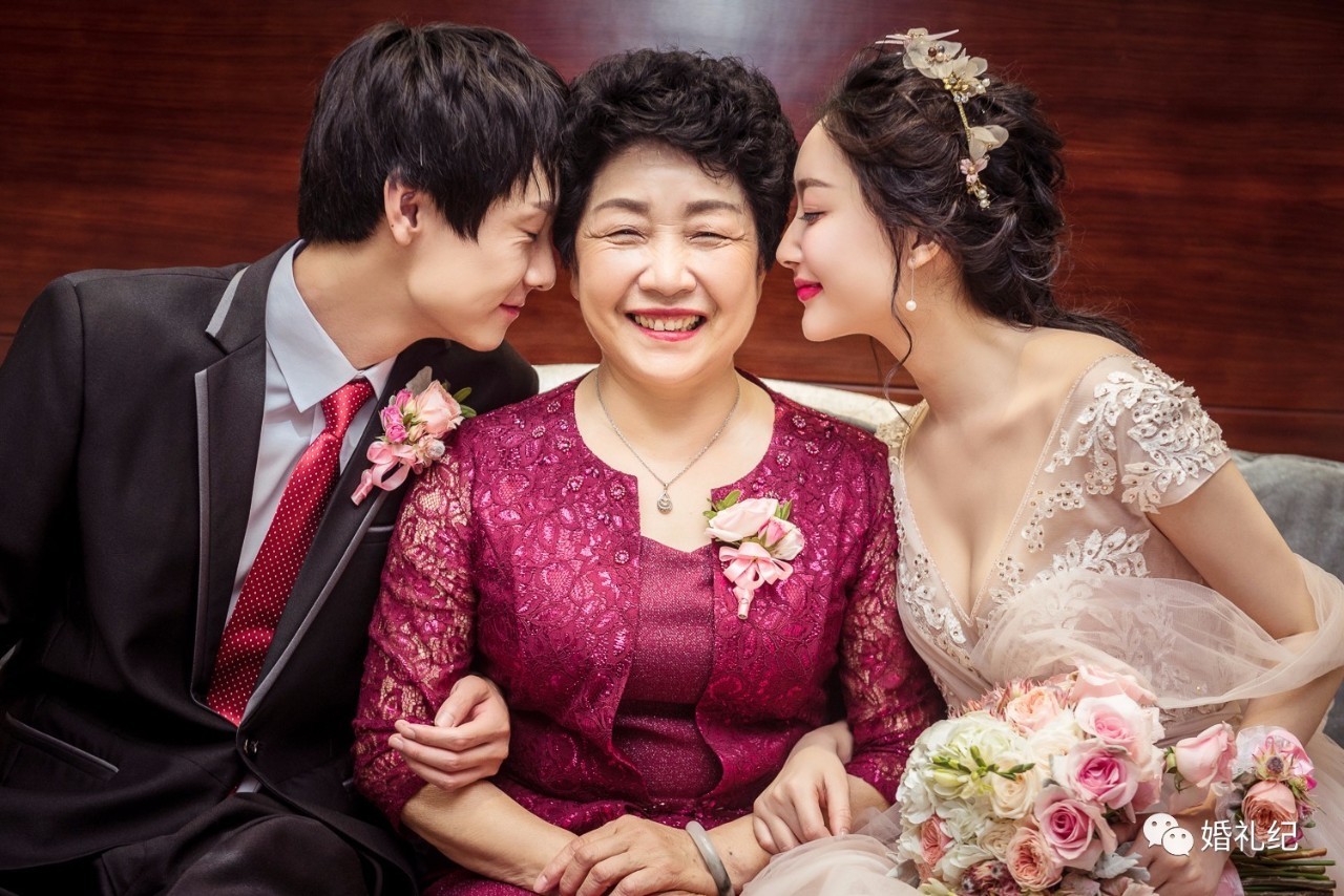 陈妍希刘诗诗婚礼妈妈都穿旗袍！妈妈要得体只能穿旗袍？