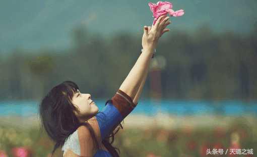 爱情没有翅膀，飞不过炎凉