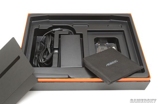 低调的全能游戏本技嘉aorus,技嘉17.3寸aorus笔记本测评