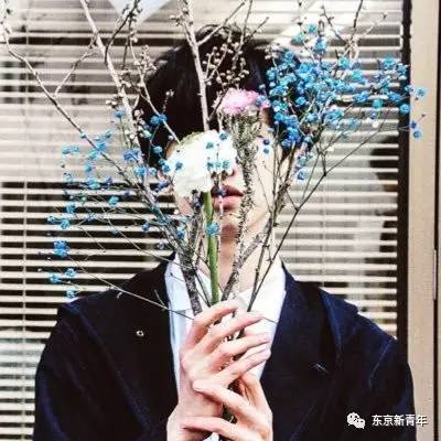 日本足球选手被星巴克雇去画画！笔下一杯470块的“樱花”拿铁竟能引来6万人围观……