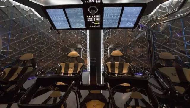 Esquiz54｜单程还是往返？SpaceX这次要载两名游客环月旅行