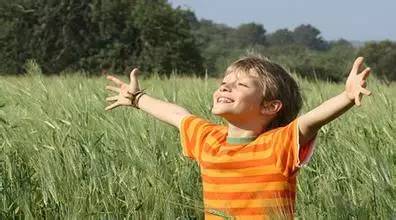 四岁女孩手指被截,一个女生下意识的小动作