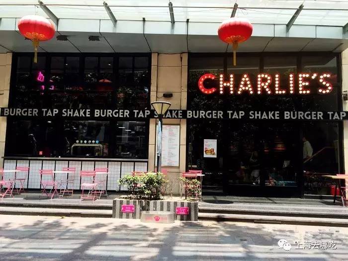 魔都这10家萌宠餐厅酒店，拯救留守在家的喵喵狗狗！咖啡、汉堡、江景……和主子腻在一起！