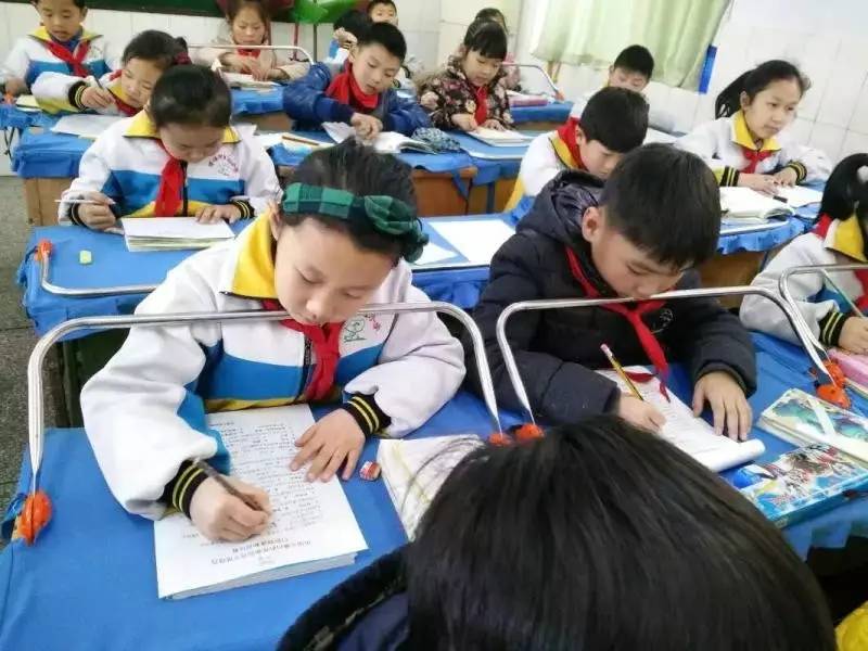 家长走进课堂的幽默开场白,家长进课堂携手共成长活动