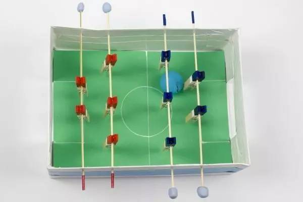 亲子桌面足球游戏,足球桌手工制作大全